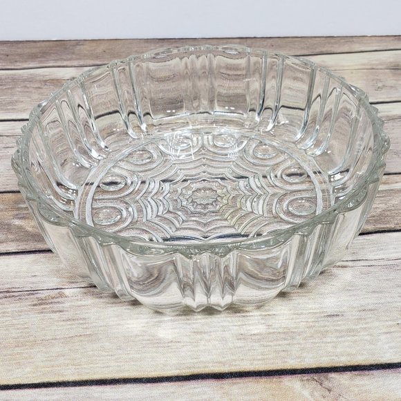 Vtg pressed glass spiderweb bowl - Picture 4 of 11